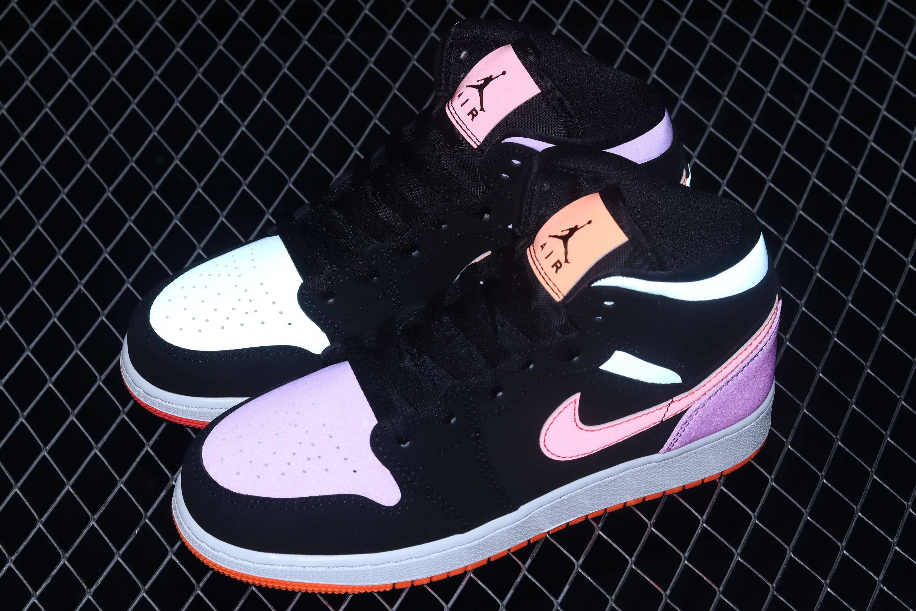 All categories Air Jordan Jordan series basketball shoes Air Jordan 1 Mid G version pure original Air Jordan 1 Mid AJ1 Joe 1 Candy Yuanyang 3M reflective color matching mid-top basketball shoes 554725-083